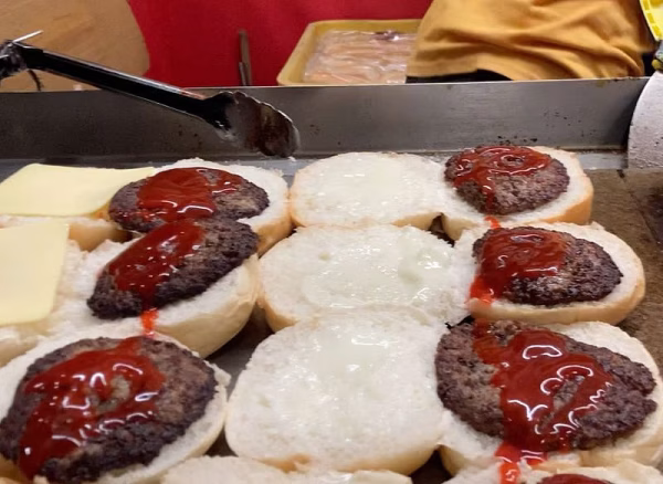 Angel's Burger - Image 3