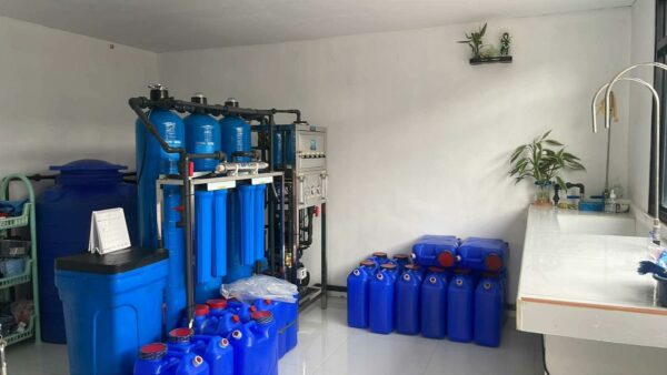 Phil's Number 1 Water Station - Image 3